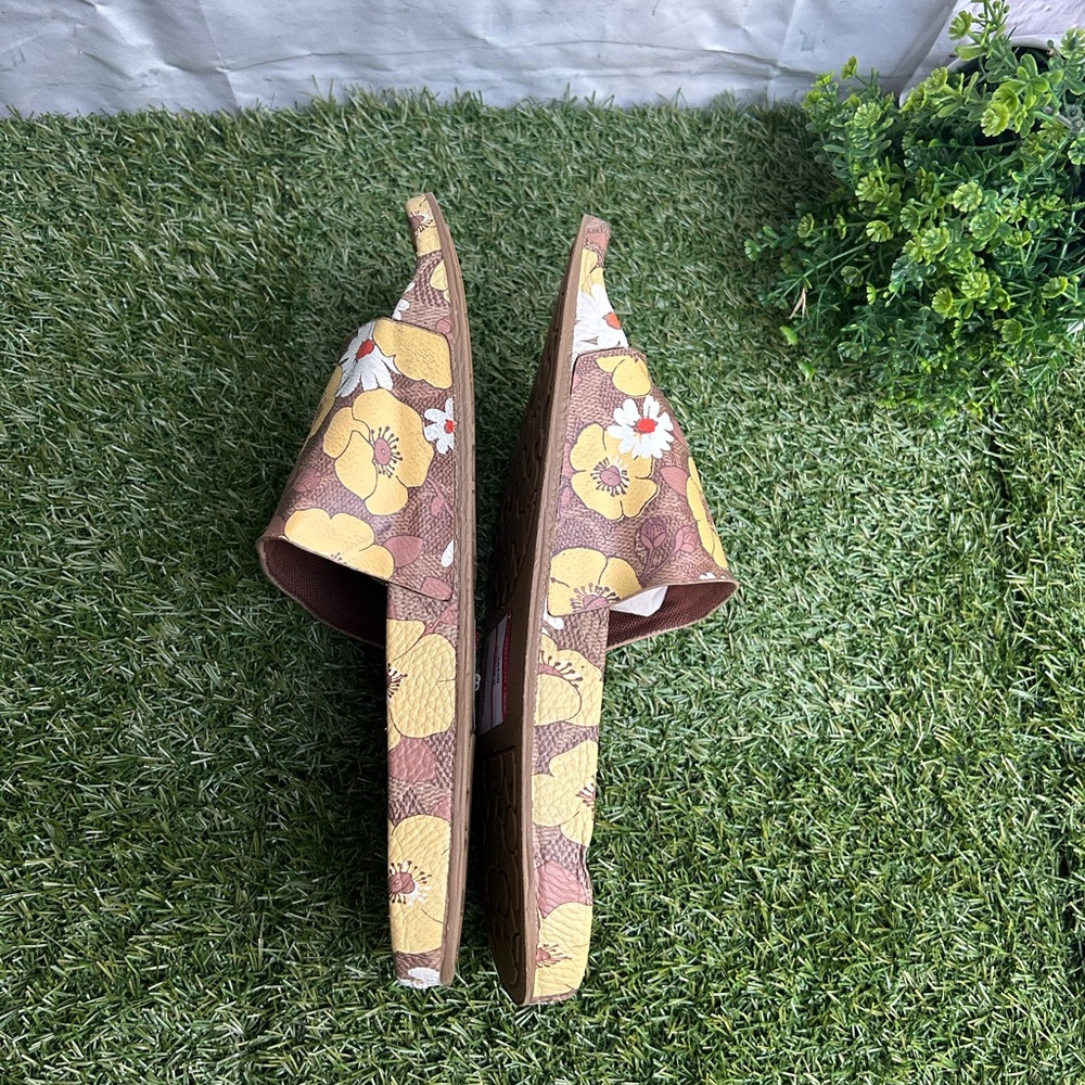 COACH 
Udele Sig Floral Sport Slide
Women size 10 NEW
$95.00
Color: Beige - Picture 11 of 16